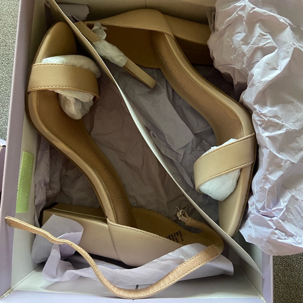 New in box Madden Girl Nude Heels
